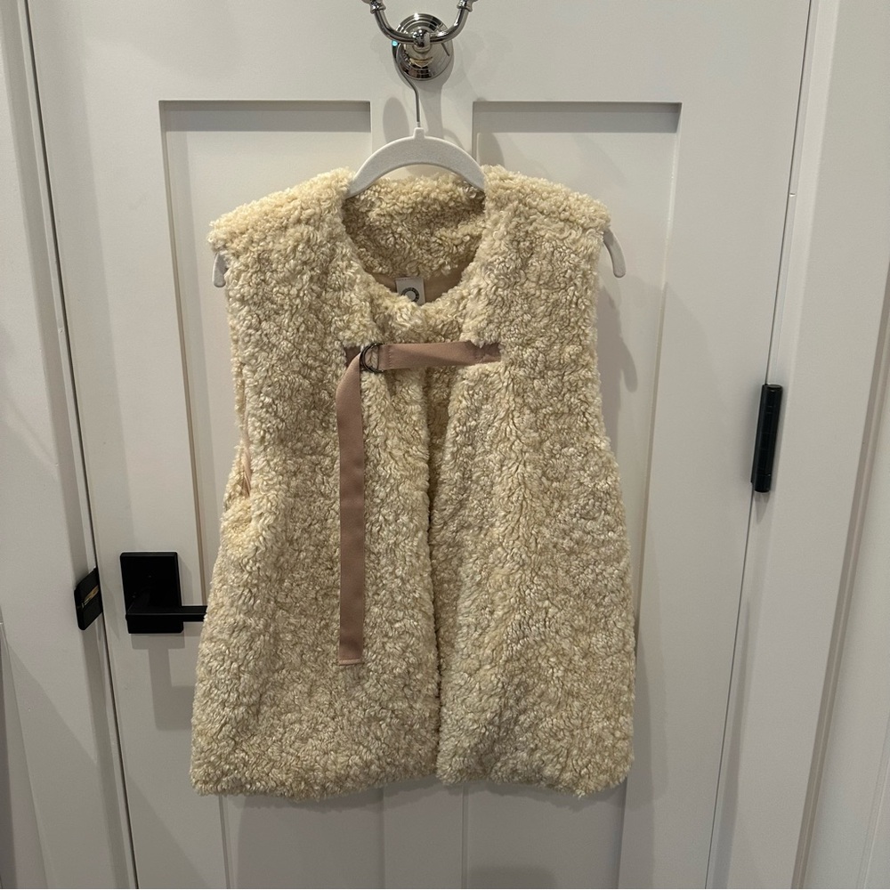 Anthropologie Akemi + Kin Cream Fuzzy Vest
